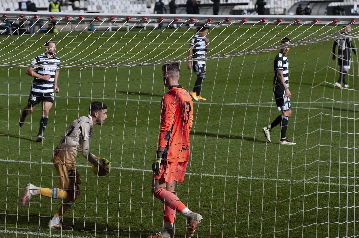 Fotos: El Cartagena tira el trabajo por la borda