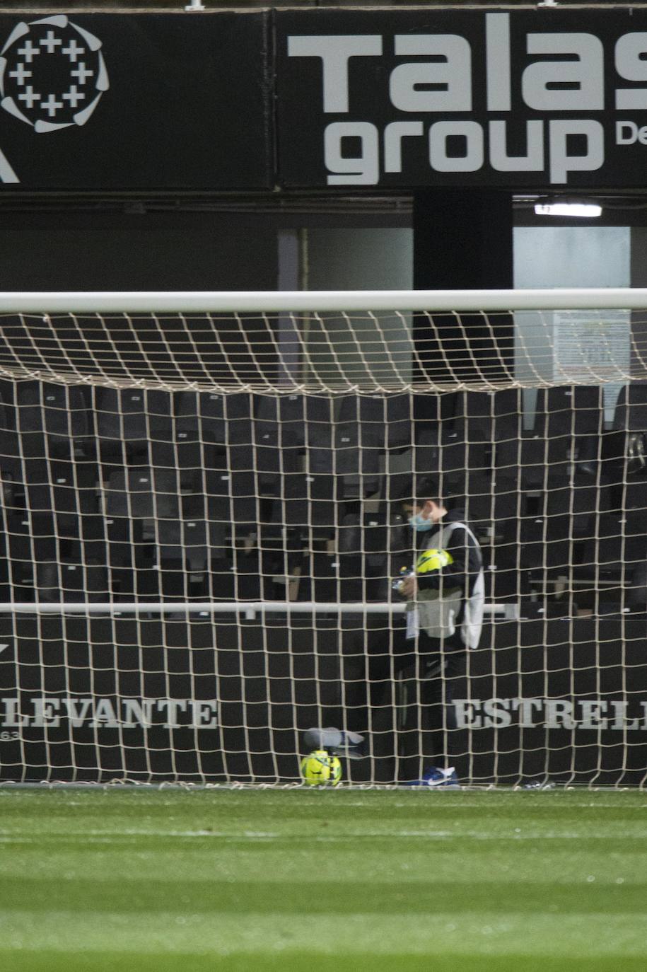 Fotos: El Cartagena tira el trabajo por la borda