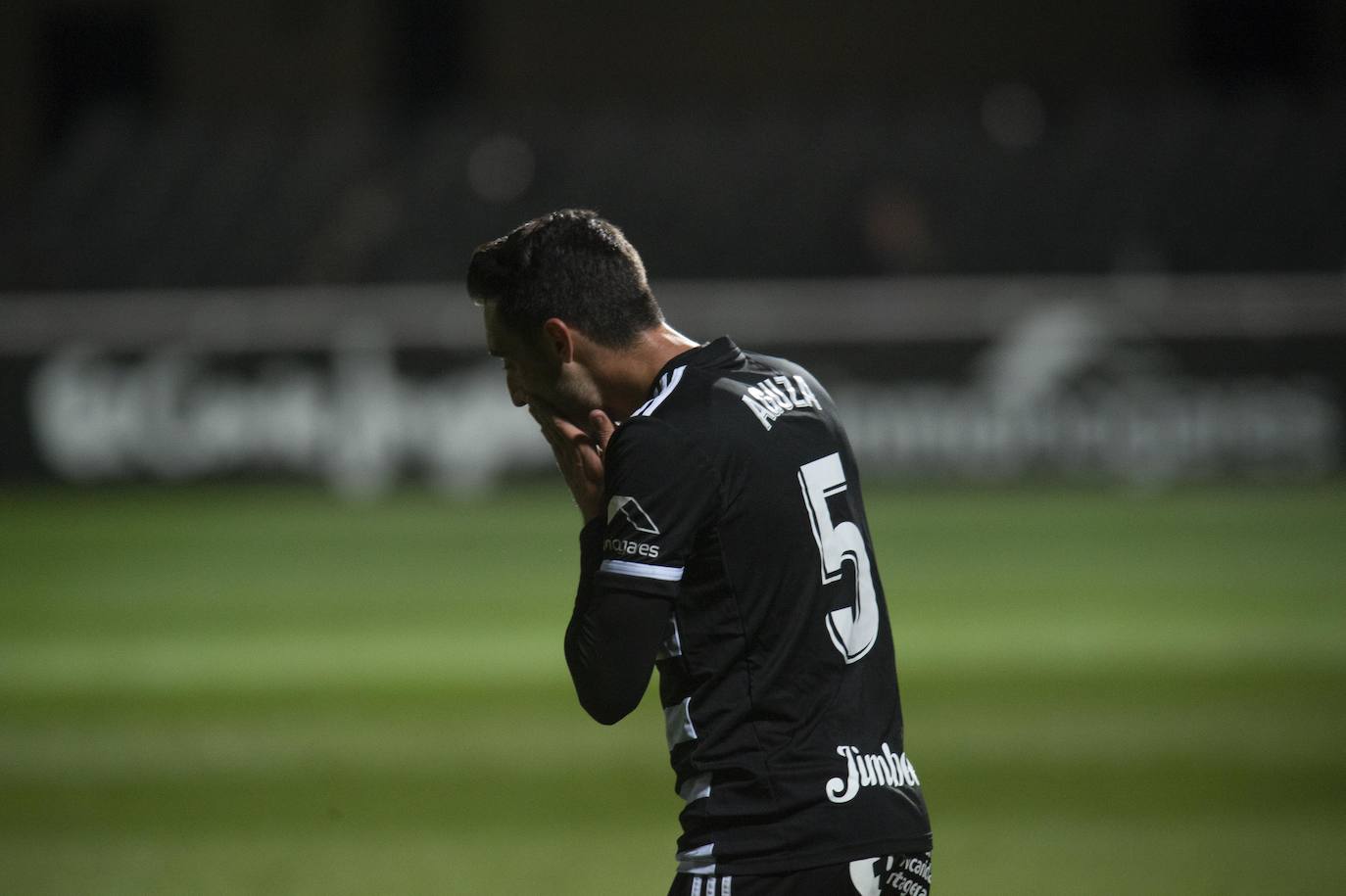 Fotos: El Cartagena tira el trabajo por la borda