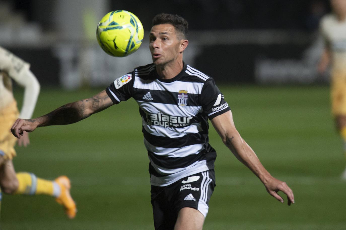 Fotos: El Cartagena tira el trabajo por la borda