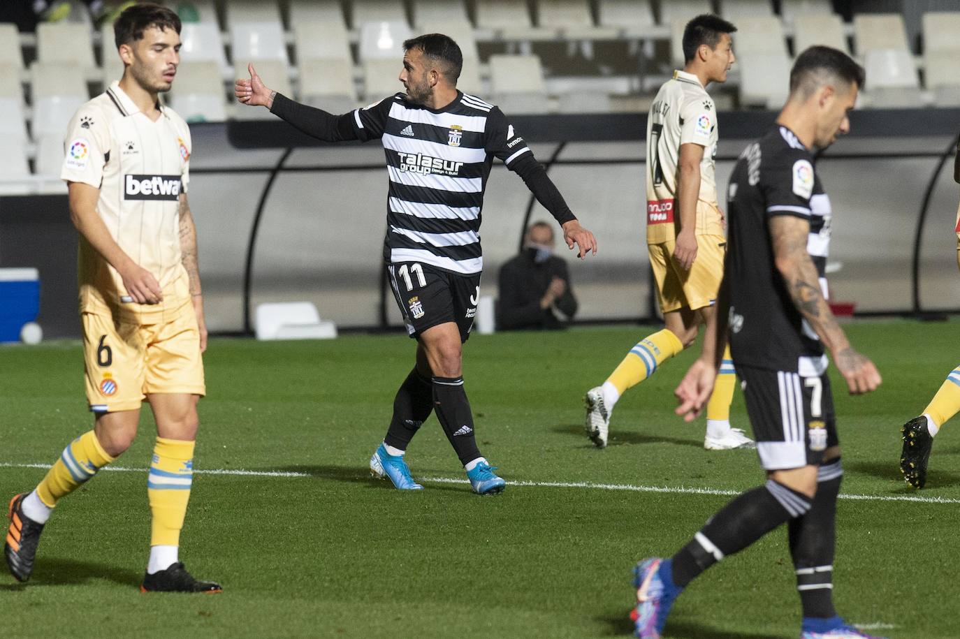 Fotos: El Cartagena tira el trabajo por la borda