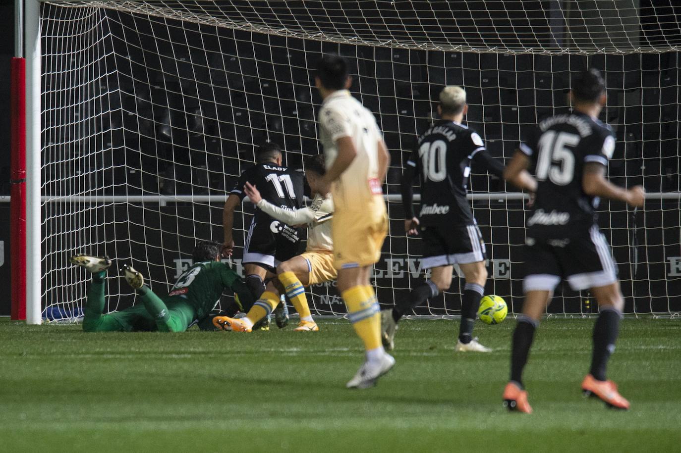 Fotos: El Cartagena tira el trabajo por la borda