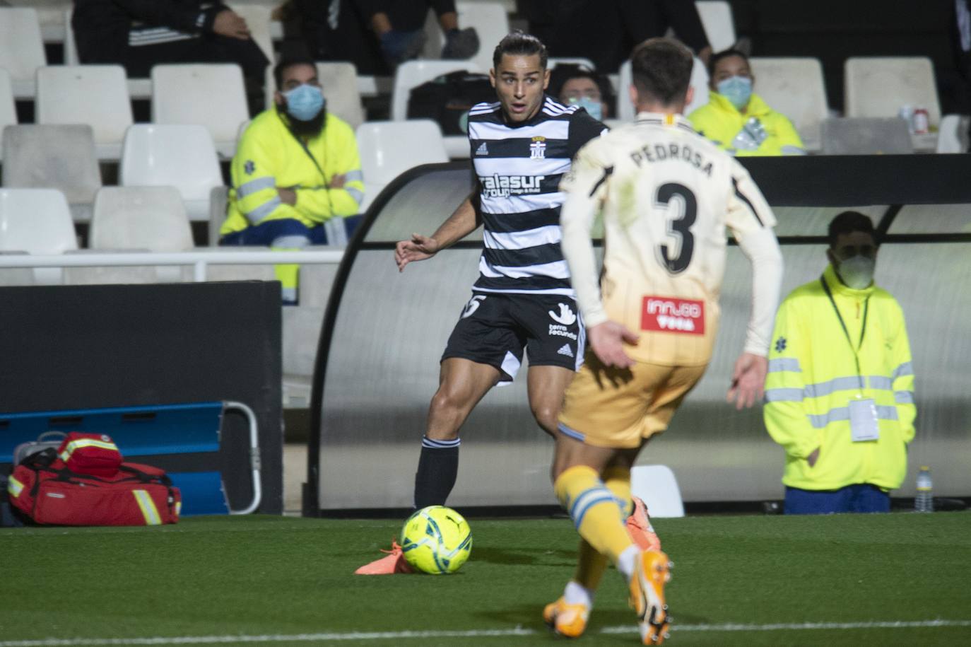 Fotos: El Cartagena tira el trabajo por la borda