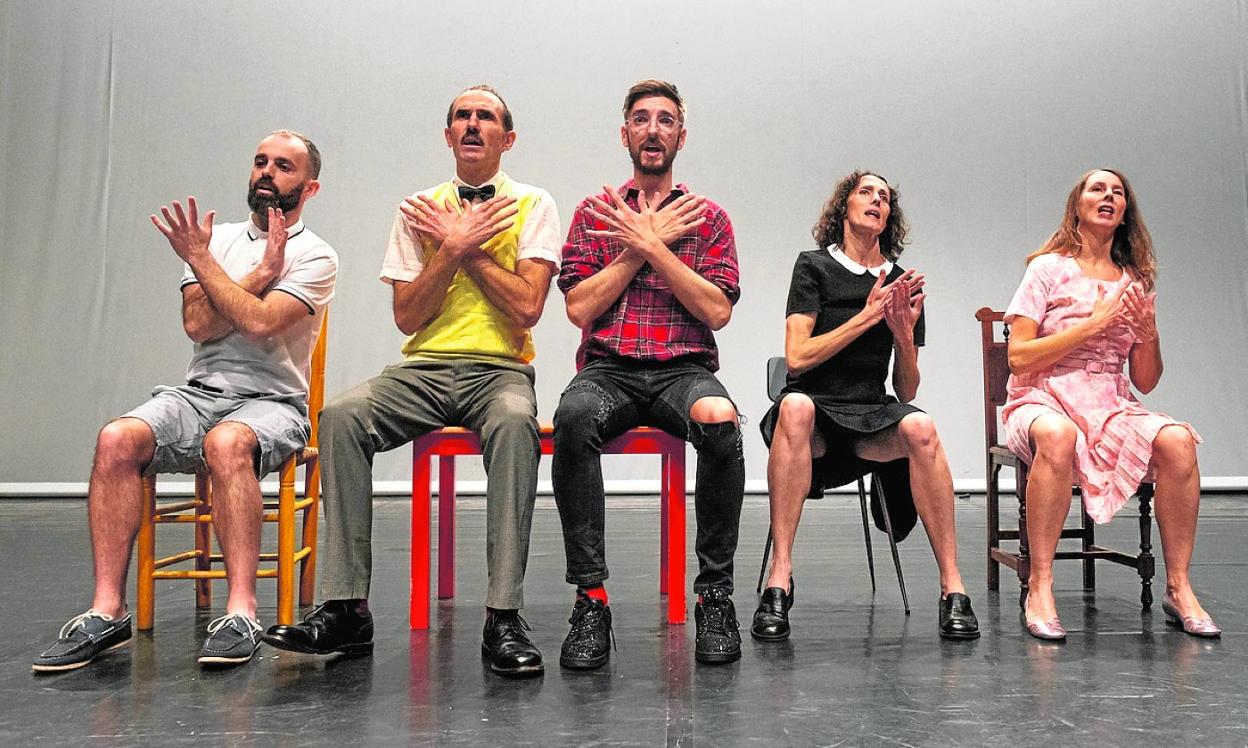 Representación del espectáculo de Amalia Fernández, ayer, en el Centro Párraga de Murcia. 