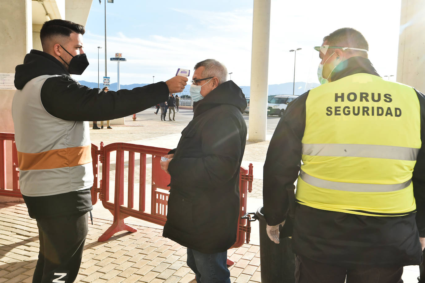 Fotos: Los aficionados del Real Murcia tiñen de grana las gradas del Enrique Roca nueve meses después