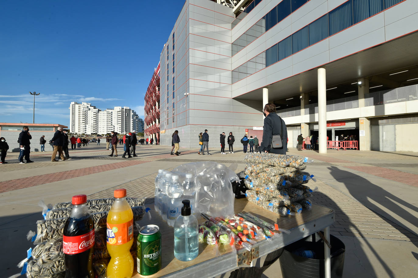 Fotos: Los aficionados del Real Murcia tiñen de grana las gradas del Enrique Roca nueve meses después