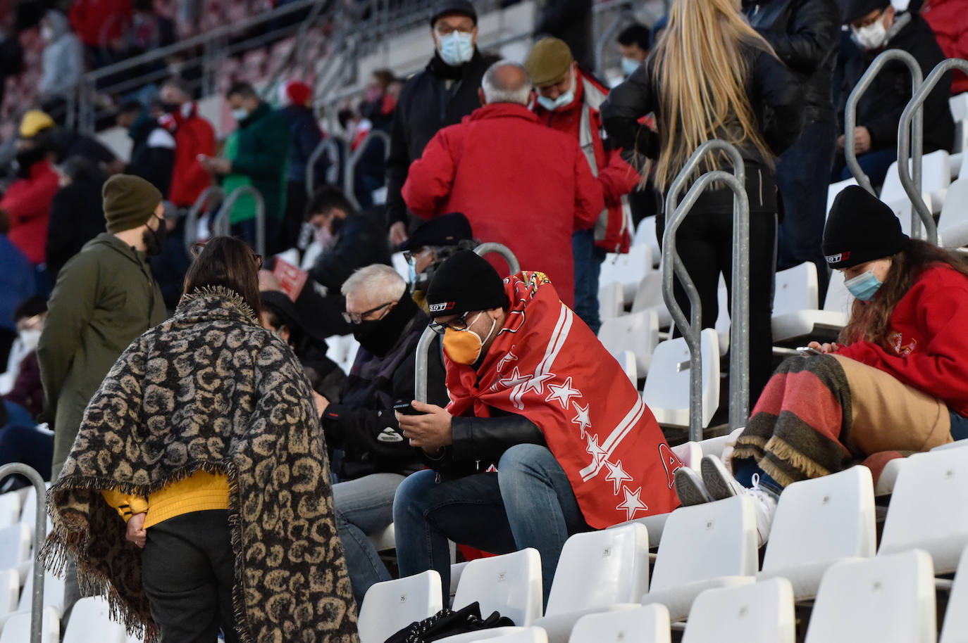 Fotos: Los aficionados del Real Murcia tiñen de grana las gradas del Enrique Roca nueve meses después