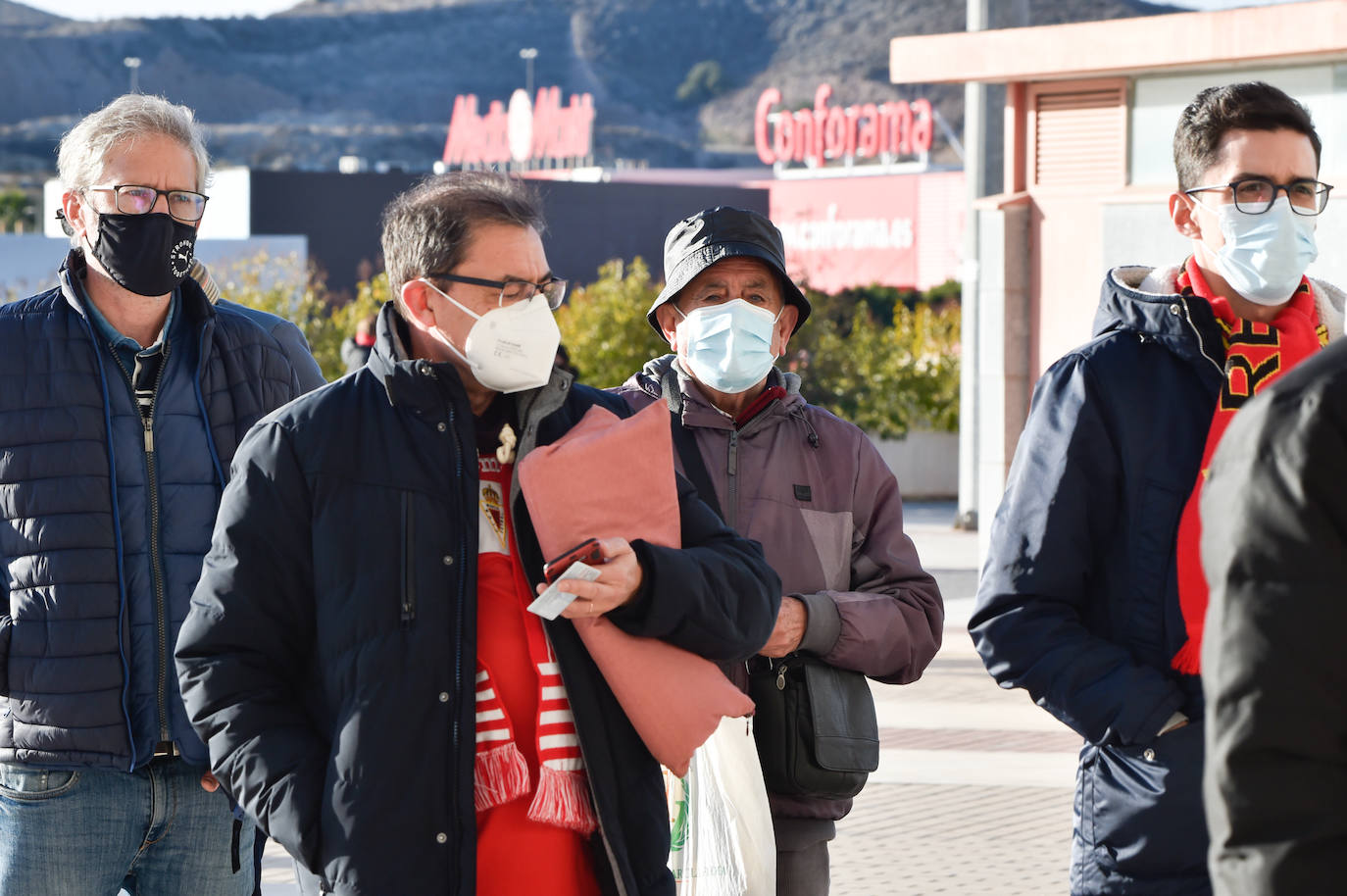 Fotos: Los aficionados del Real Murcia tiñen de grana las gradas del Enrique Roca nueve meses después