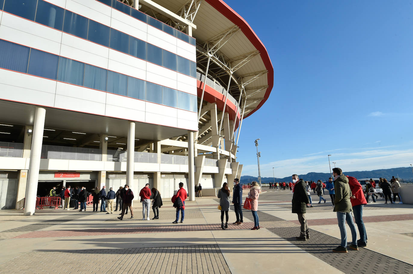 Fotos: Los aficionados del Real Murcia tiñen de grana las gradas del Enrique Roca nueve meses después