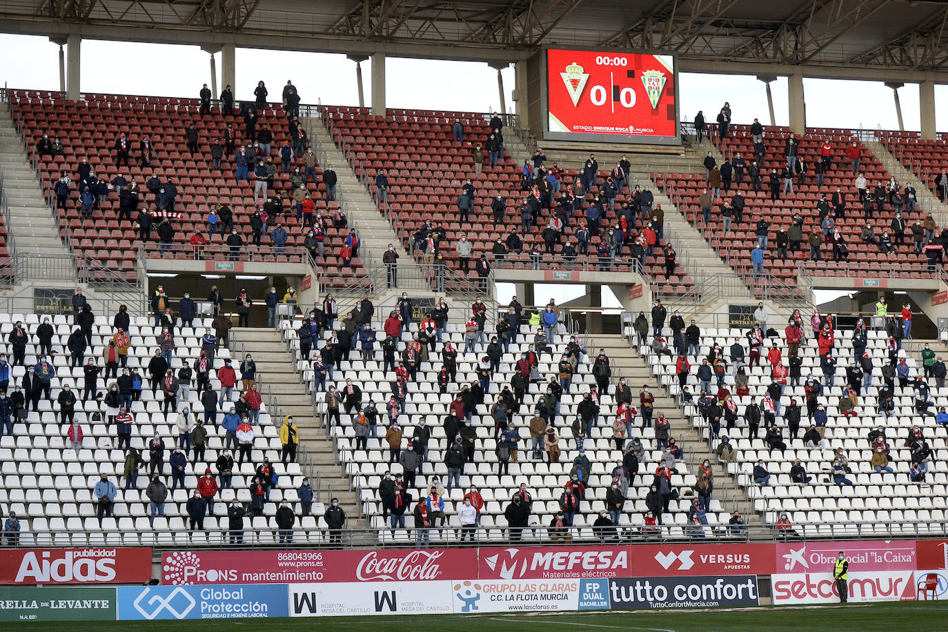 Fotos: Los aficionados del Real Murcia tiñen de grana las gradas del Enrique Roca nueve meses después