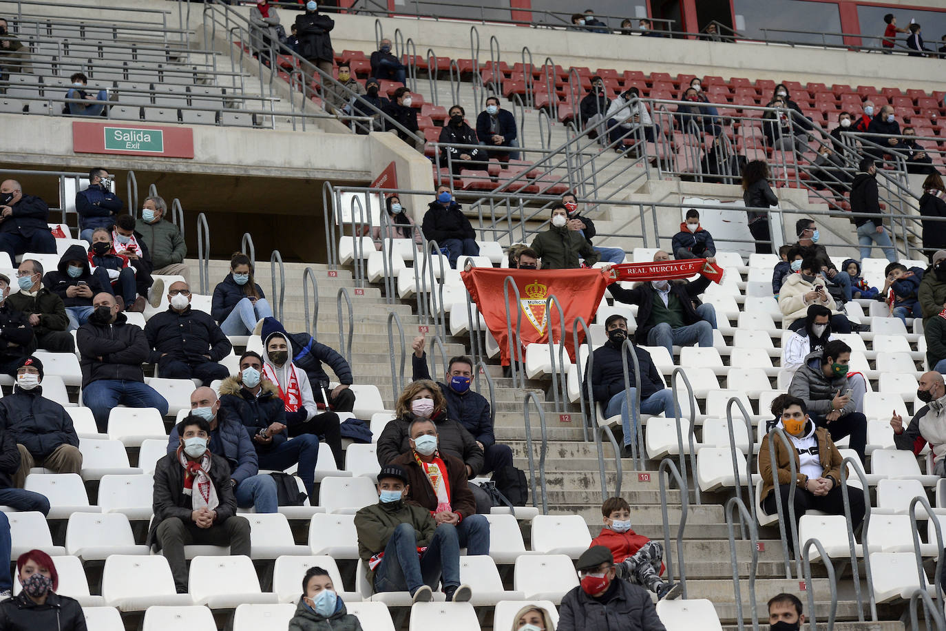 Fotos: Los aficionados del Real Murcia tiñen de grana las gradas del Enrique Roca nueve meses después