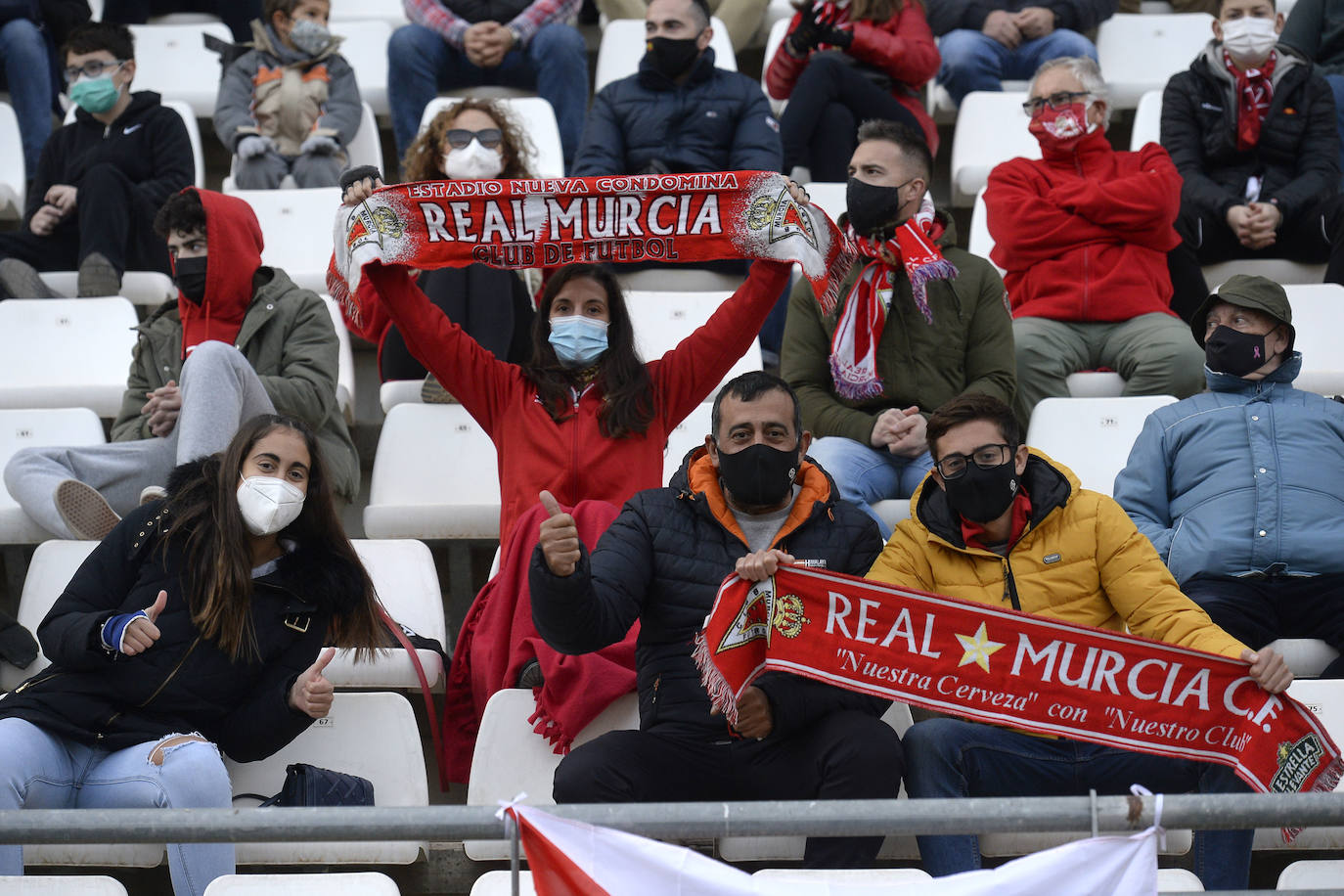 Fotos: Los aficionados del Real Murcia tiñen de grana las gradas del Enrique Roca nueve meses después