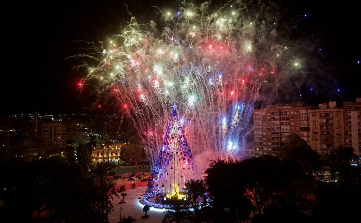 Momento del encendido del árbol de Navidad de Murcia.