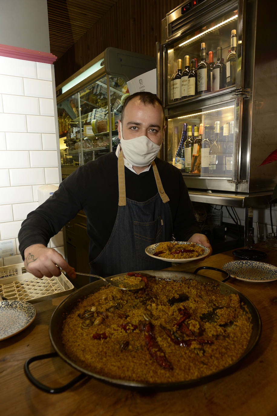 Fotos: Propietarios de bares y restaurantes de la Región vuelven a servir en el interior de los locales