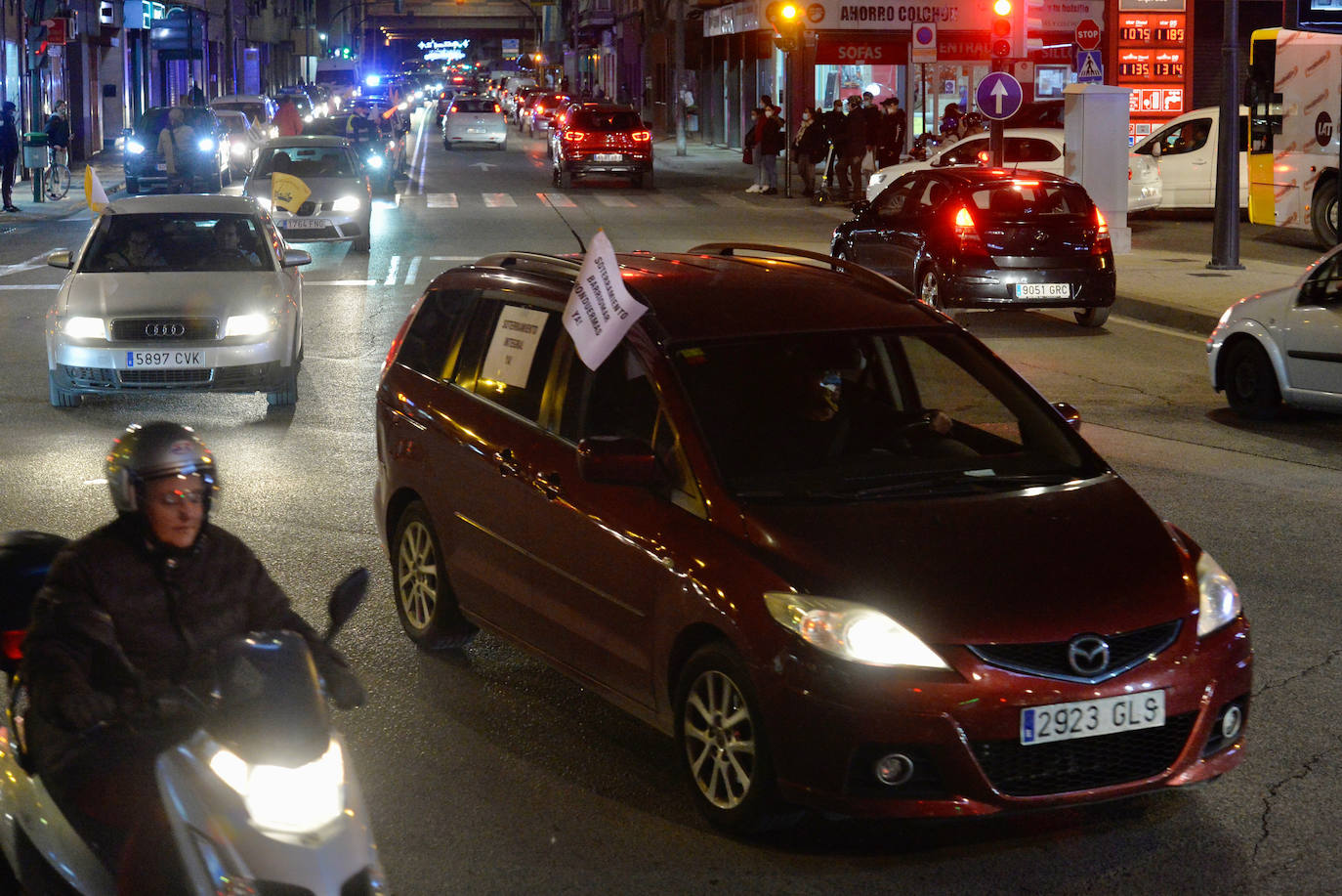 Fotos: Los vecinos del soterramiento claman en la calle por el desbloqueo de las obras