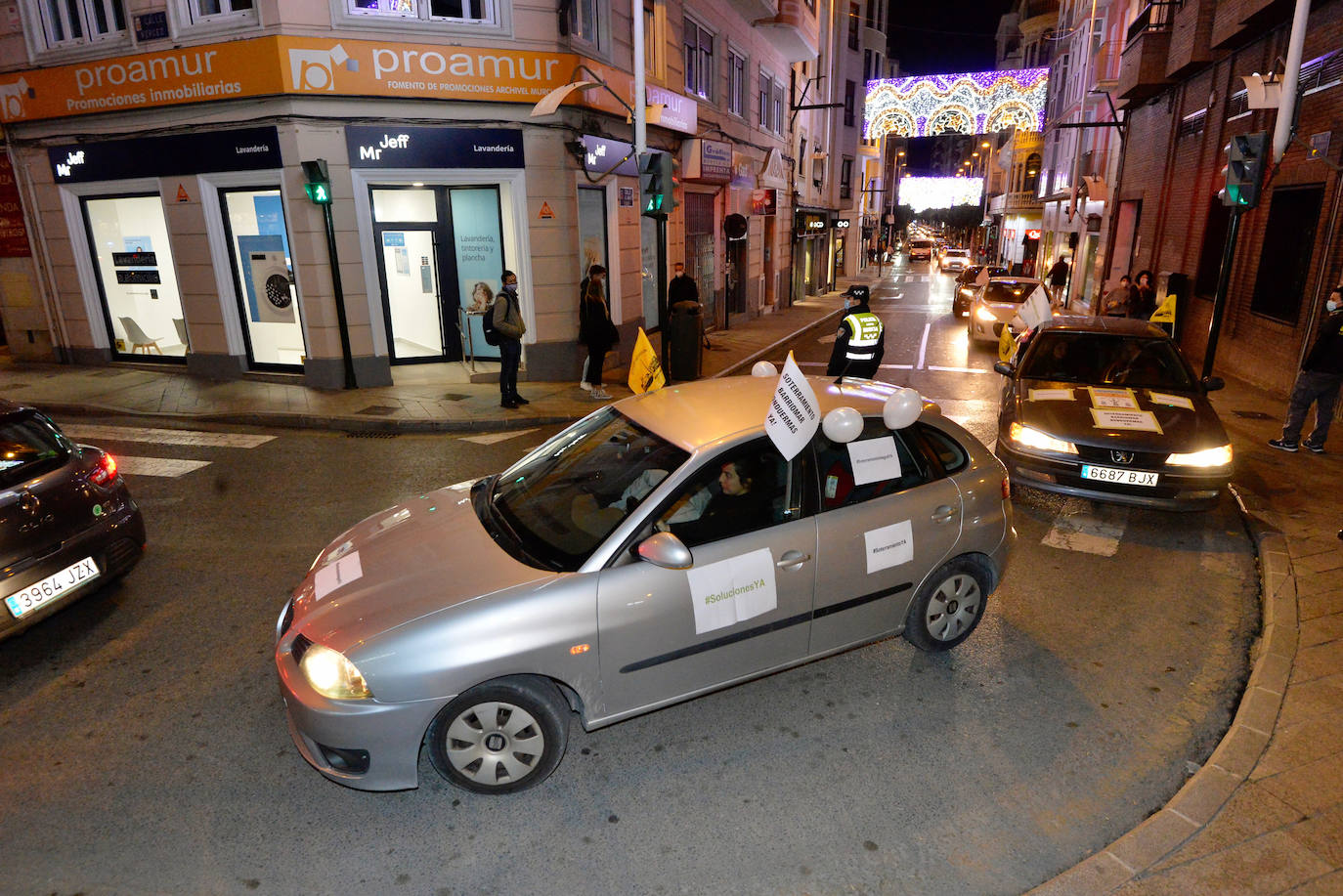 Fotos: Los vecinos del soterramiento claman en la calle por el desbloqueo de las obras