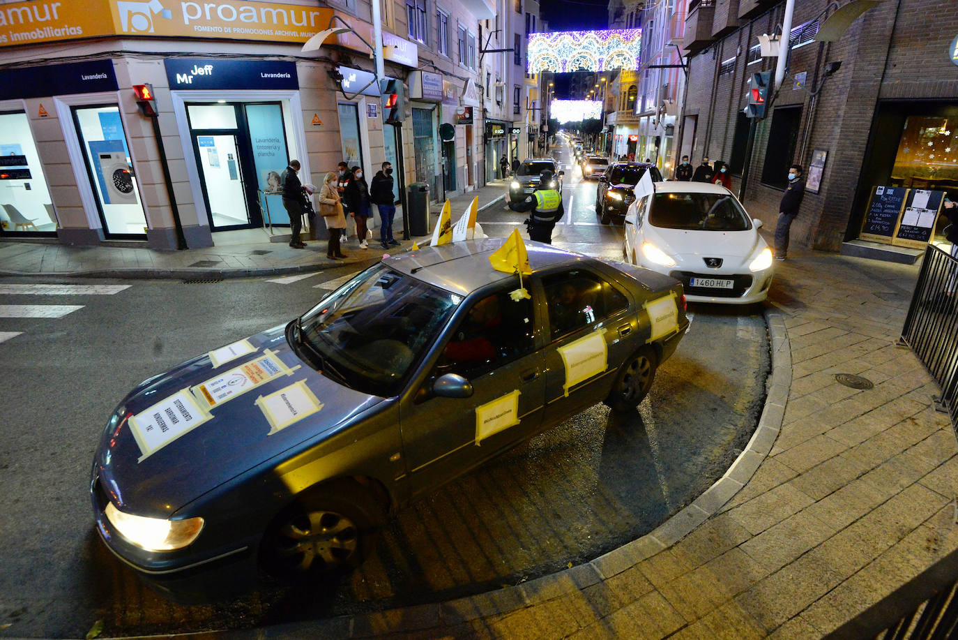 Fotos: Los vecinos del soterramiento claman en la calle por el desbloqueo de las obras