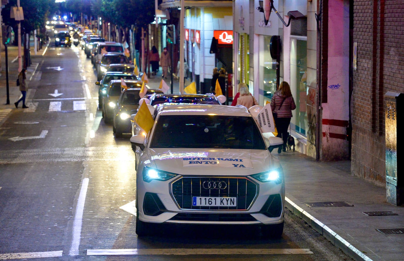Fotos: Los vecinos del soterramiento claman en la calle por el desbloqueo de las obras