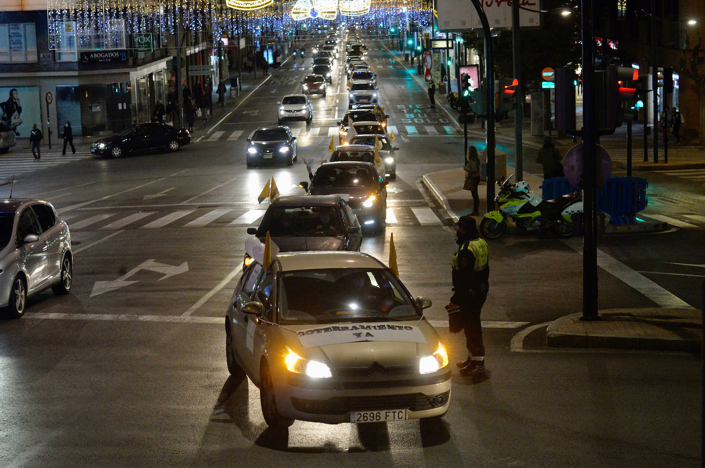 Fotos: Los vecinos del soterramiento claman en la calle por el desbloqueo de las obras