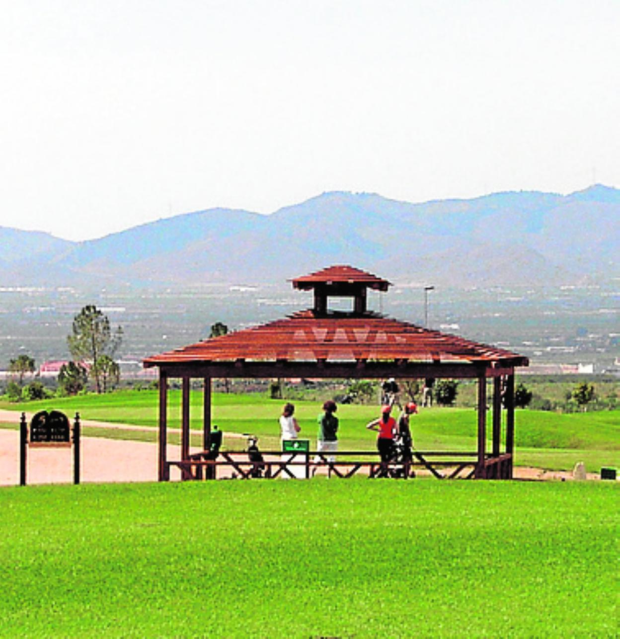 Jugadoras de Hacienda del Álamo en el hoyo 5 del campo. 