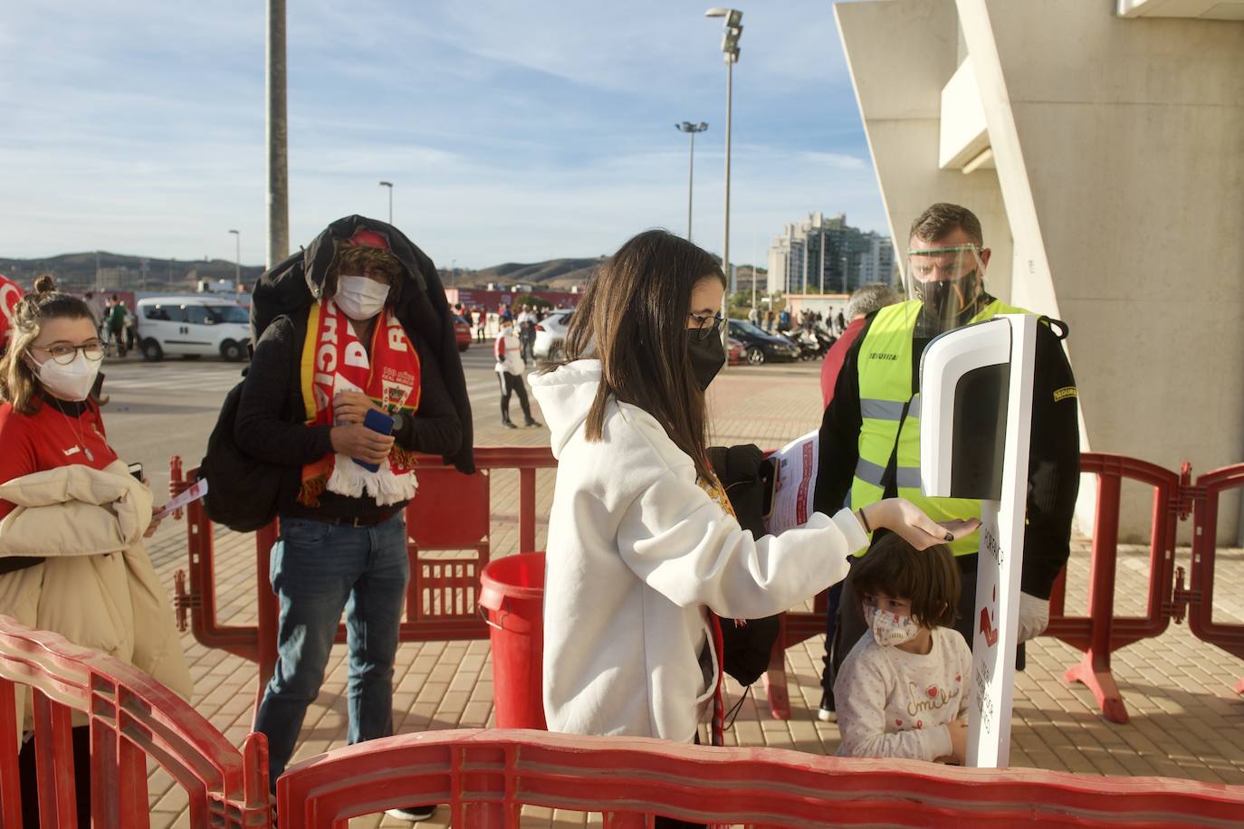 Fotos: La afición del Real Murcia y el UCAM durante el derbi de la capital, en imágenes