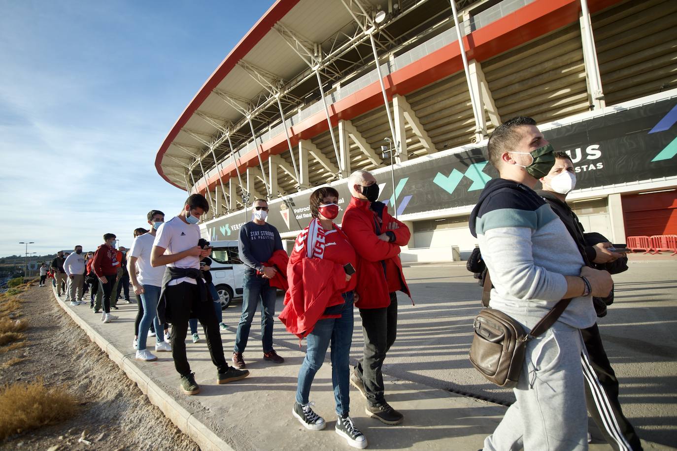 Fotos: La afición del Real Murcia y el UCAM durante el derbi de la capital, en imágenes