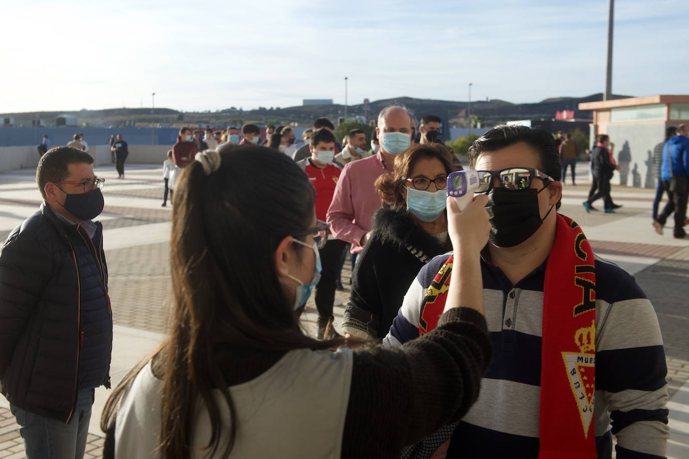 Fotos: La afición del Real Murcia y el UCAM durante el derbi de la capital, en imágenes