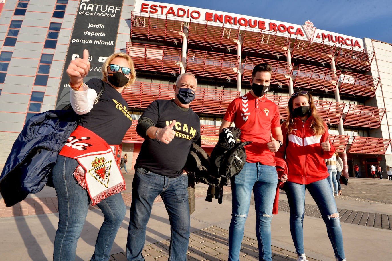 Fotos: La afición del Real Murcia y el UCAM durante el derbi de la capital, en imágenes