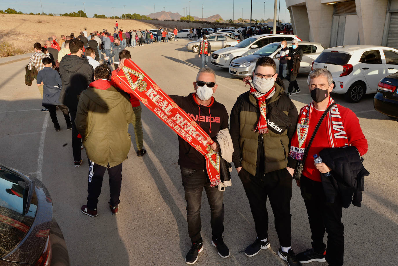 Fotos: La afición del Real Murcia y el UCAM durante el derbi de la capital, en imágenes