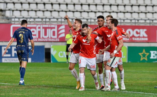 Los jugadores del Real Murcia celebran el tanto marcado por Curto.