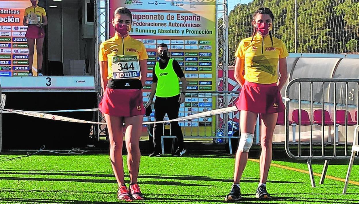 Ana María Avellaneda y María Martínez, ayer en Ibiza. 