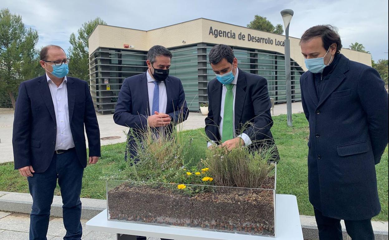 Presentación del proyecto piloto de cubierta verde que se instalará en el edificio de la Agencia de Desarrollo Local.