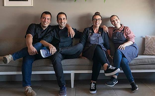 Parte del equipo del restaurante 'Tula' de Xàbia, con una estrella Michelín 