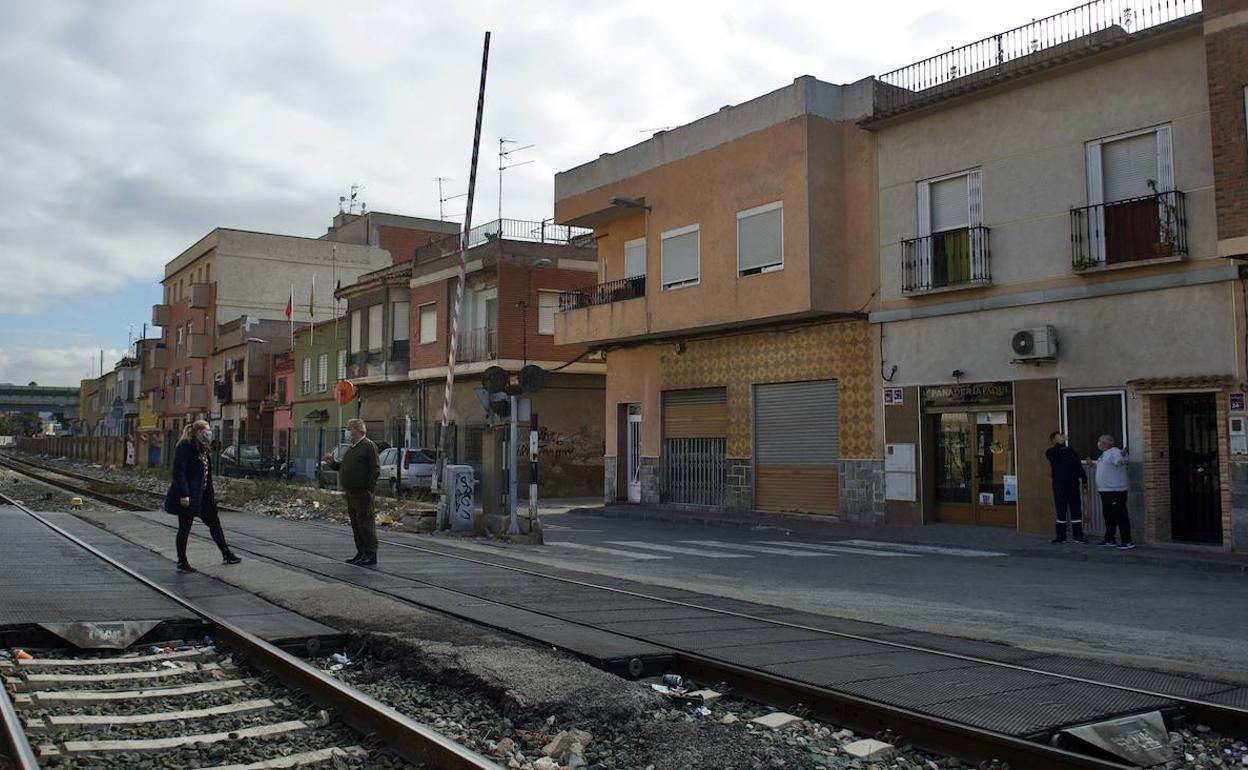 Expropiacion de viviendas junto al paso a nivel de Barriomar de Murcia, en una imagen de archivo.