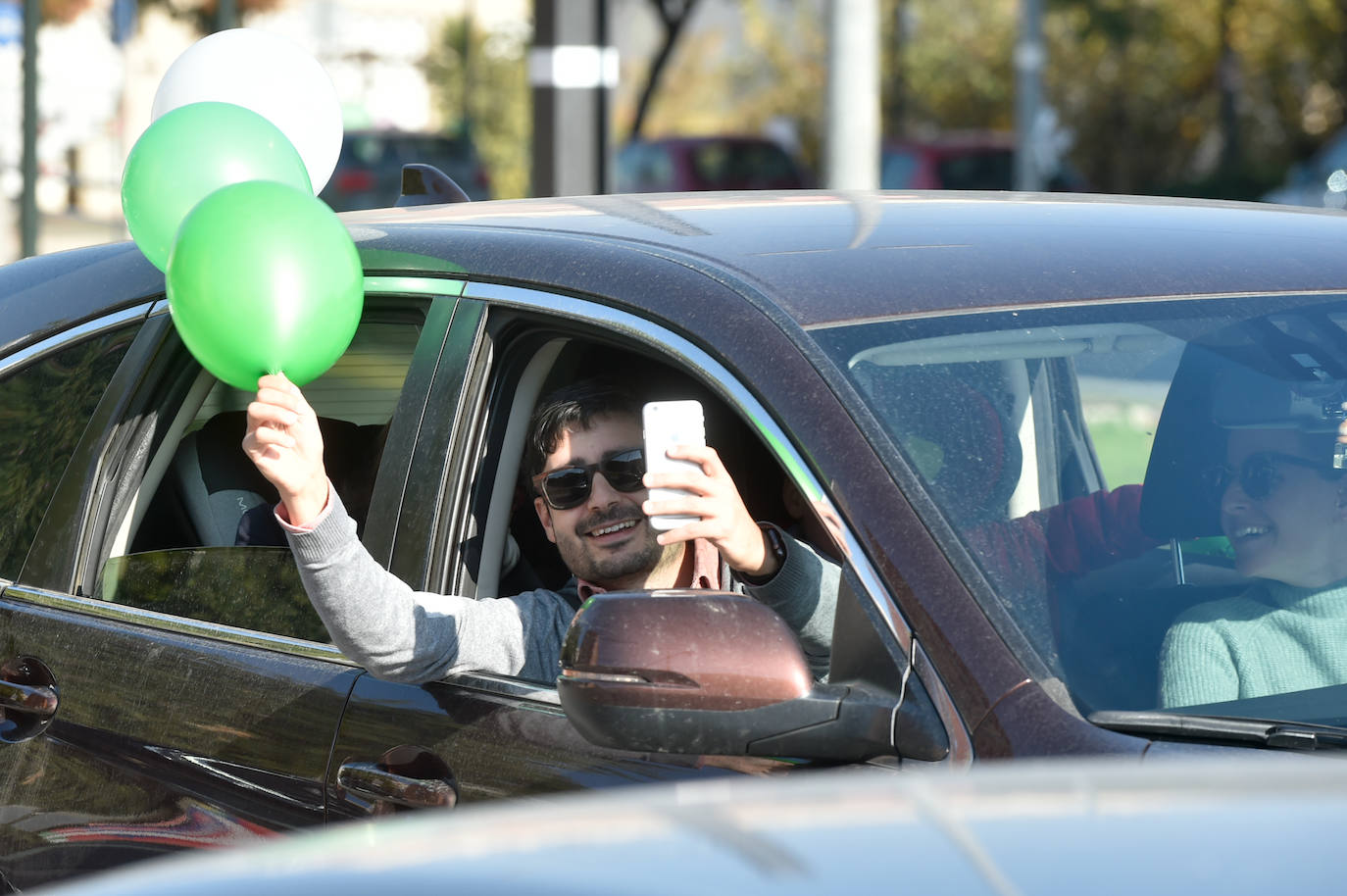 Fotos: Una manifestación con decenas de coches y bicis en Murcia exigen el refuerzo de los servicios públicos