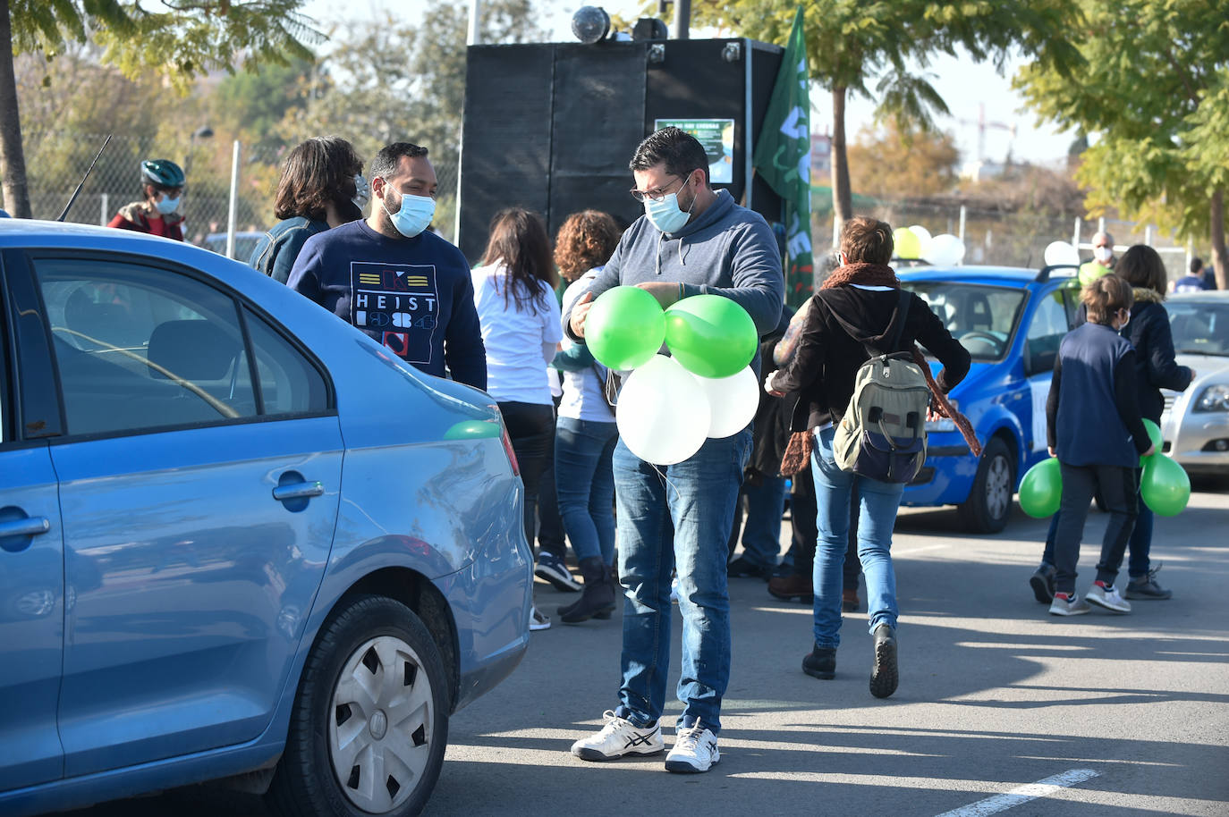 Fotos: Una manifestación con decenas de coches y bicis en Murcia exigen el refuerzo de los servicios públicos