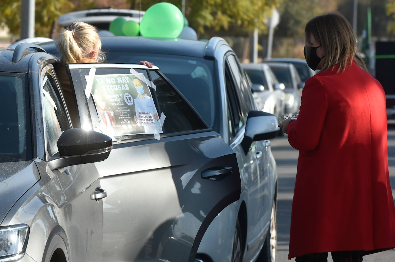 Fotos: Una manifestación con decenas de coches y bicis en Murcia exigen el refuerzo de los servicios públicos