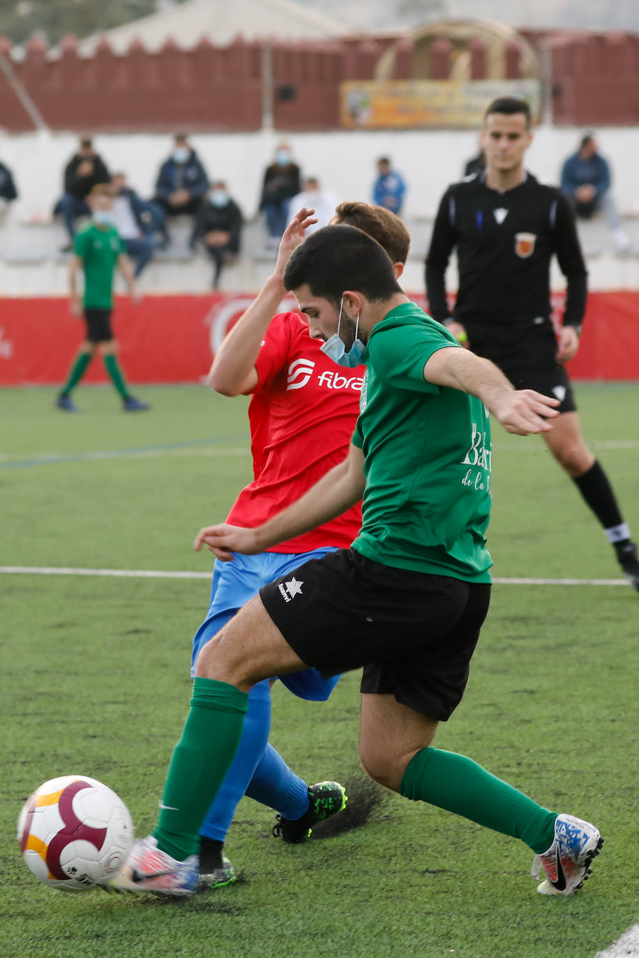 Fotos: Con mascarilla en los partidos de categoría autonómica