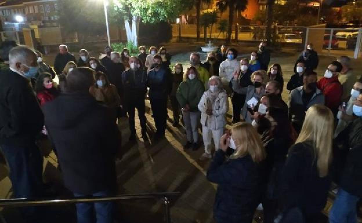 Reunión vecinal en Los Rectores, el pasado lunes.