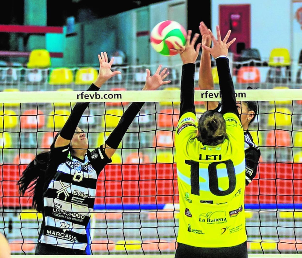 Una acción del partido jugado el sábado en Cartagena entre el Algar Surmenor y el Sayre canario. 