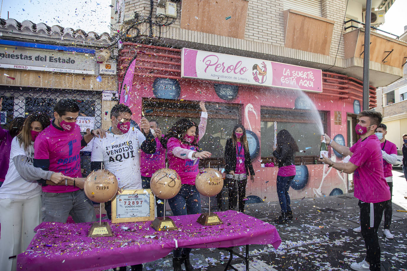 Fotos: El Perolo reparte 2,5 millones de euros en cinco premios, entre ellos el Gordo de la Lotería de Navidad