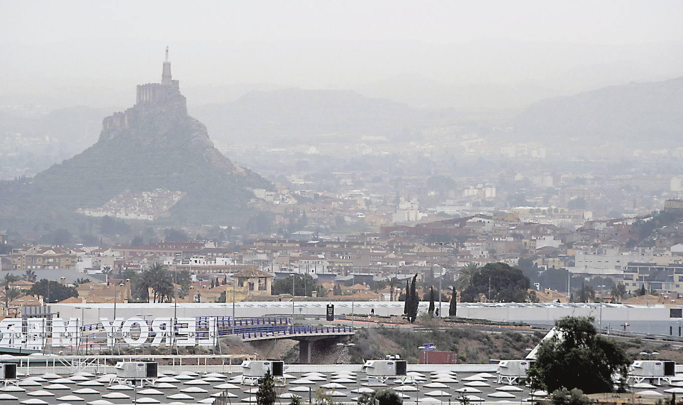 25-01-2020. Un episodio de contaminación que afecta a la Región de Murcia obliga a establecer transporte público gratis por la polución. 