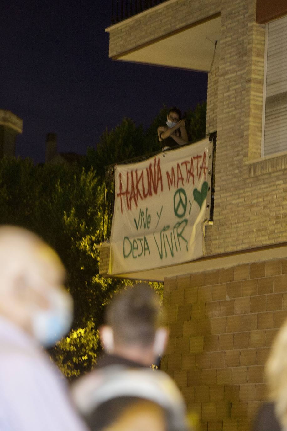 06-10-2020. Los vecinos de un bloque de 40 casas ubicado en la calle Escuela Viejas de la pedanía murciana de Torreagüera viven con tensión la ocupación de varios pisos. Una situación insostenible por la que están pasando decenas de propietarios en la Región, donde el problema no ha dejado de crecer durante la pandemia. La ocupación ilegal de viviendas aumenta un 20% en 2020.