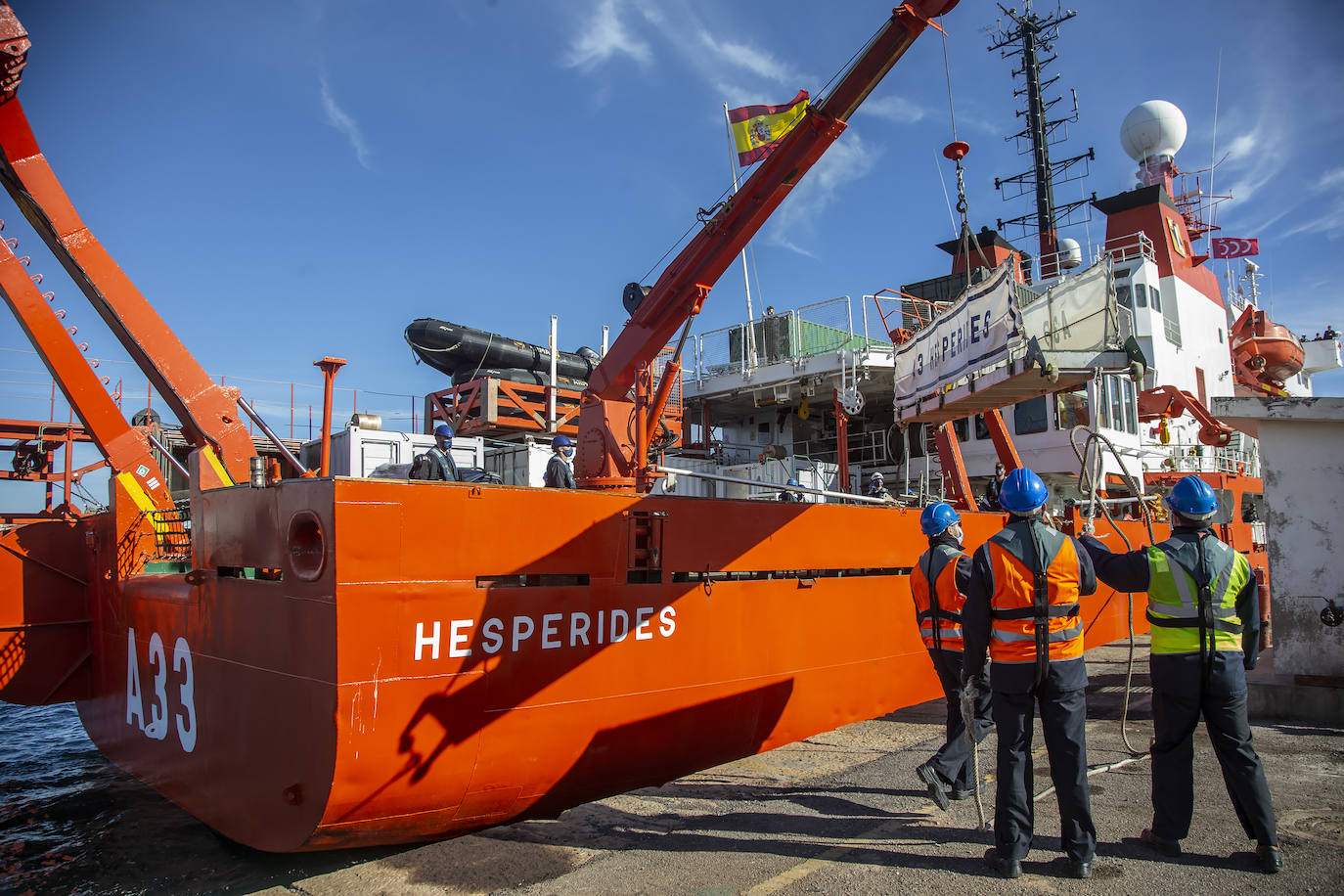Fotos: El buque &#039;Hespérides&#039;, de la Armada Española, sale hacia la Antártida