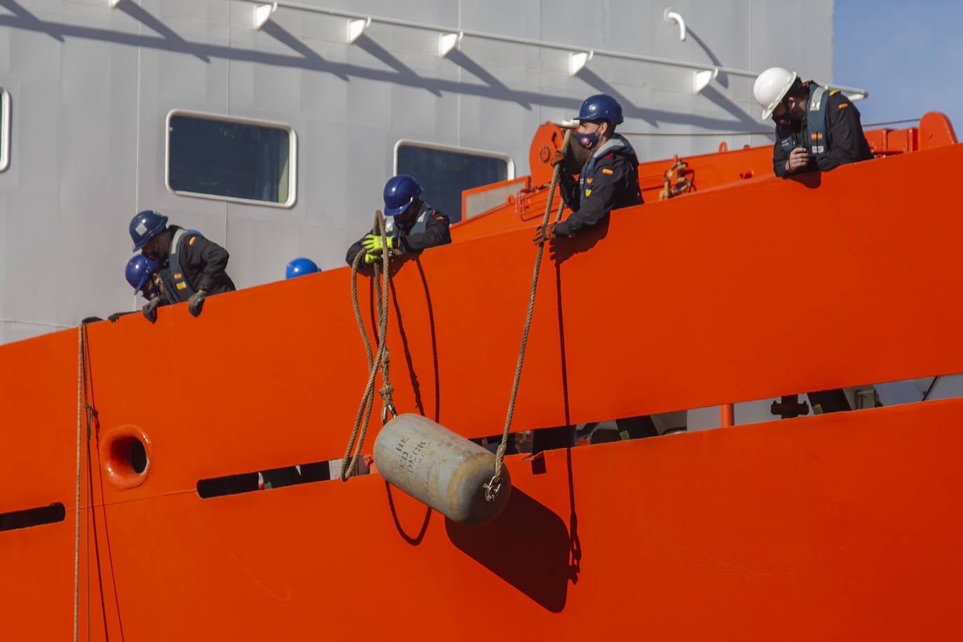 Fotos: El buque &#039;Hespérides&#039;, de la Armada Española, sale hacia la Antártida