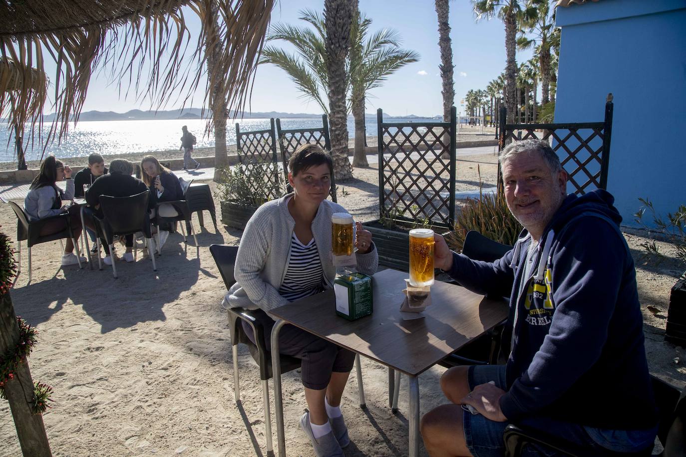 Fotos: Comerciantes y hosteleros de Los Alcázares soportan el cierre perimetral más largo de la Región