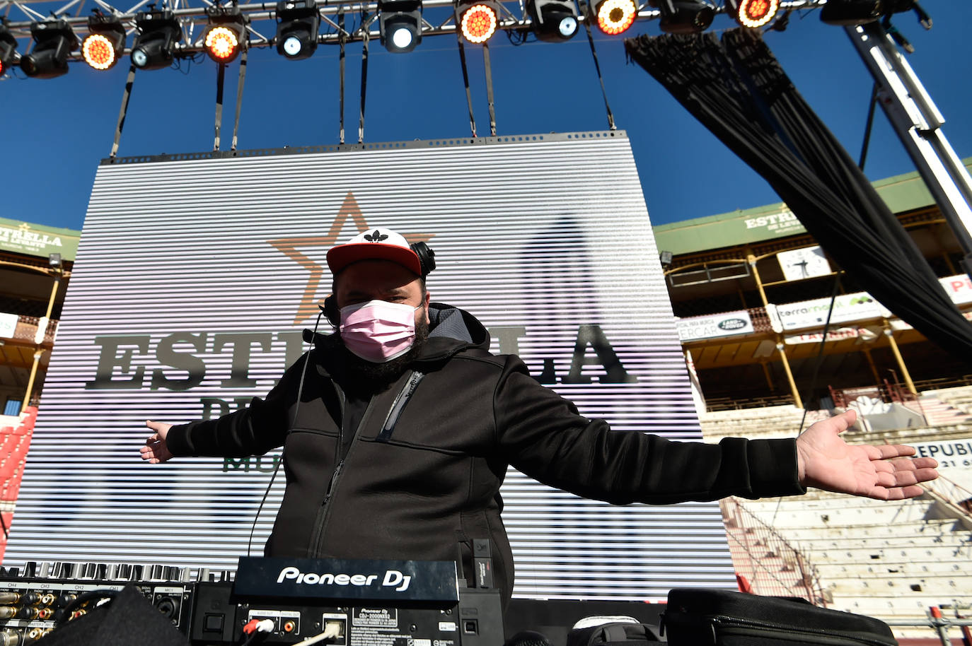 Fotos: Varry Brava y Don Fluor reciben con música el 2021