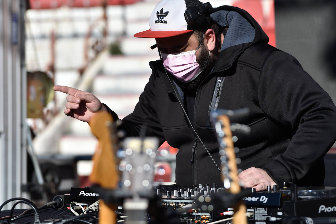 Fotos: Varry Brava y Don Fluor reciben con música el 2021