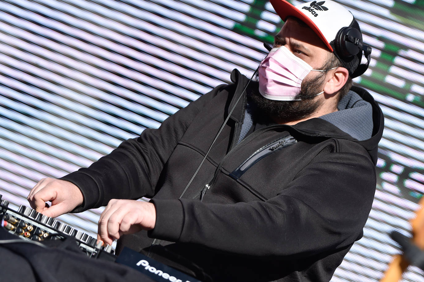 Fotos: Varry Brava y Don Fluor reciben con música el 2021