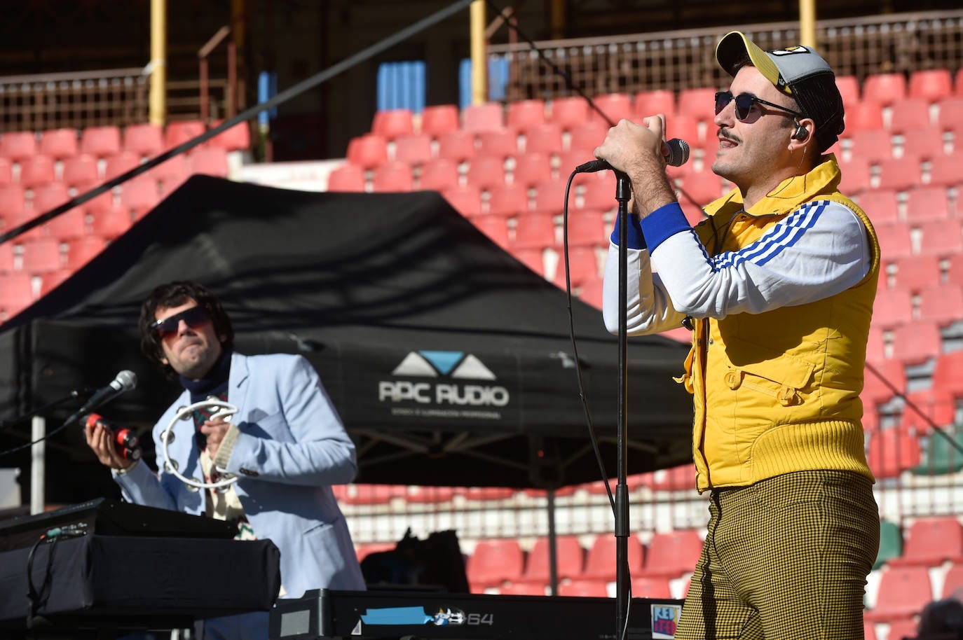 Fotos: Varry Brava y Don Fluor reciben con música el 2021